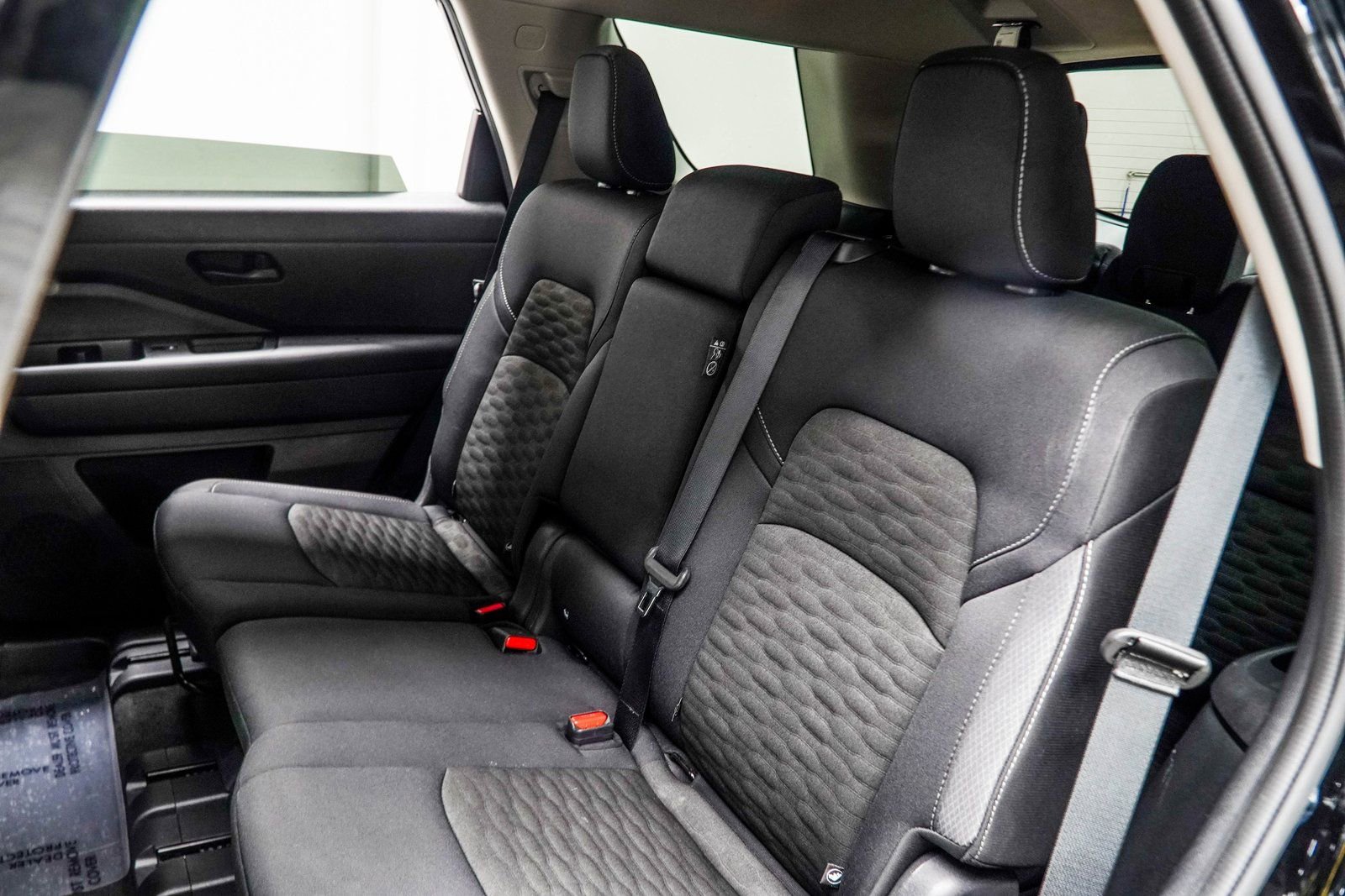 Used 2025 Nissan Pathfinder SV image 37