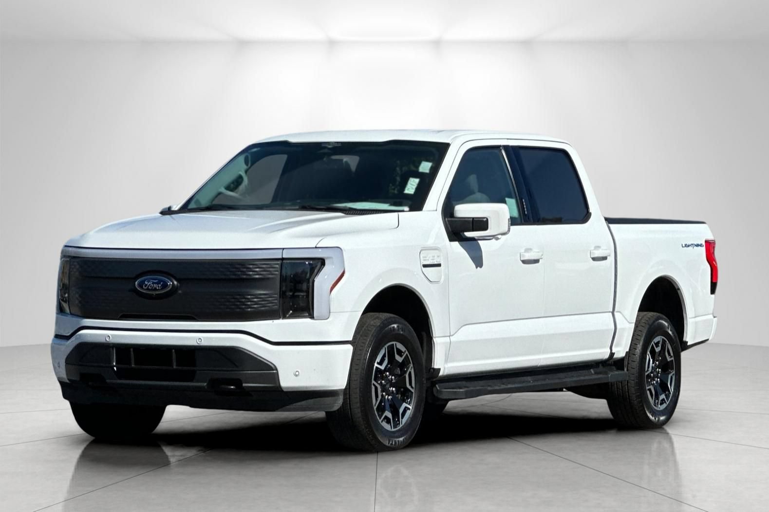 Used 2023 Ford F150 Lightning XLT AWD/4WD image 7