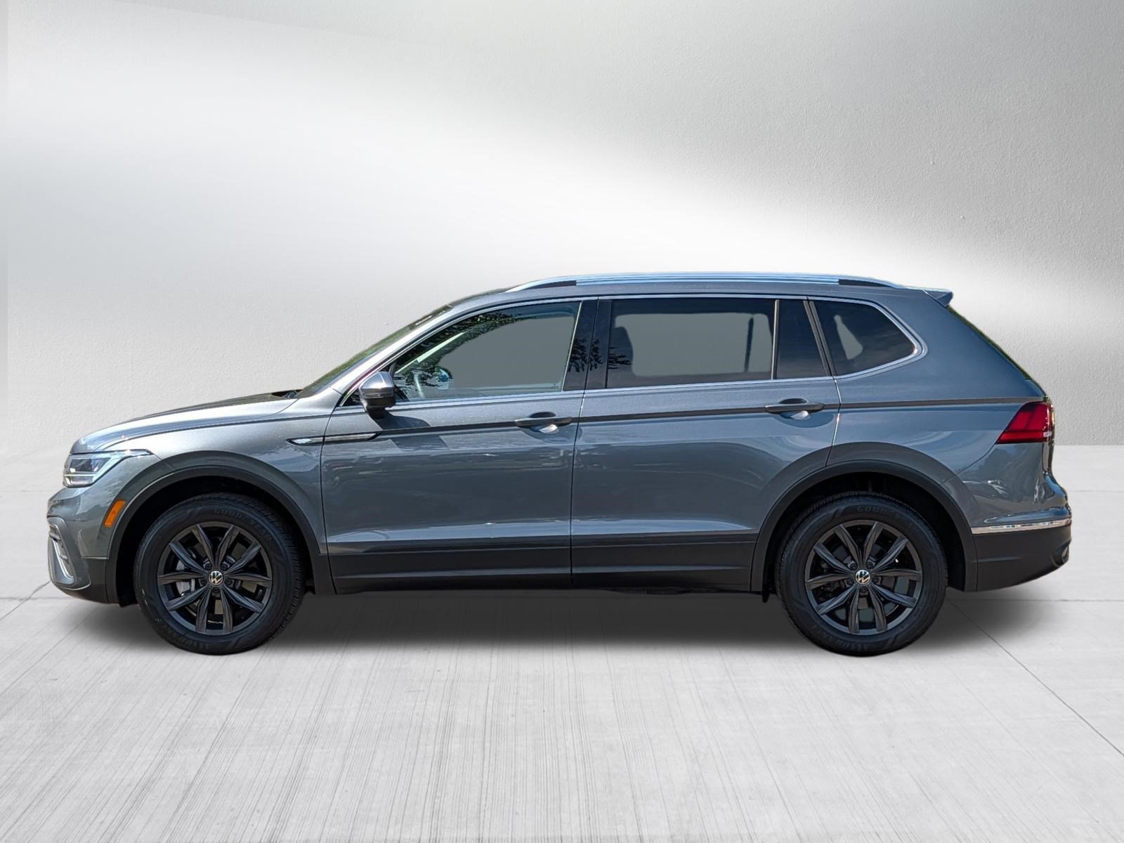 Certified 2024 Volkswagen Tiguan SE AWD/4WD image 4