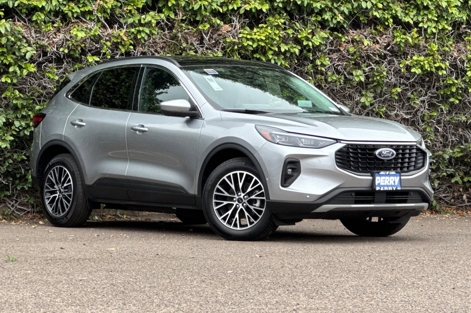 New 2024 Ford Escape SE w/ PHEV Premium Package