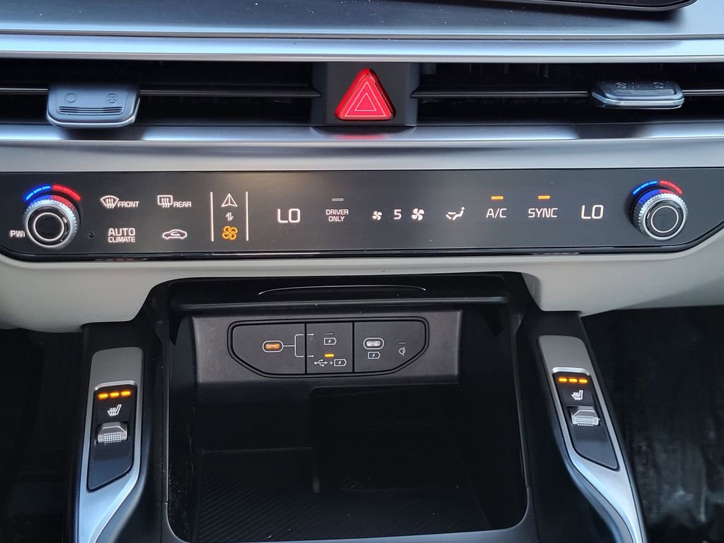 Used 2025 Kia Sorento EX w/ EX Panoramic Sunroof Package image 10