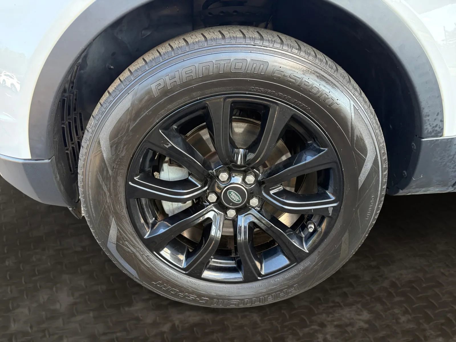 Used 2019 Land Rover Range Rover Evoque SE Premium image 44