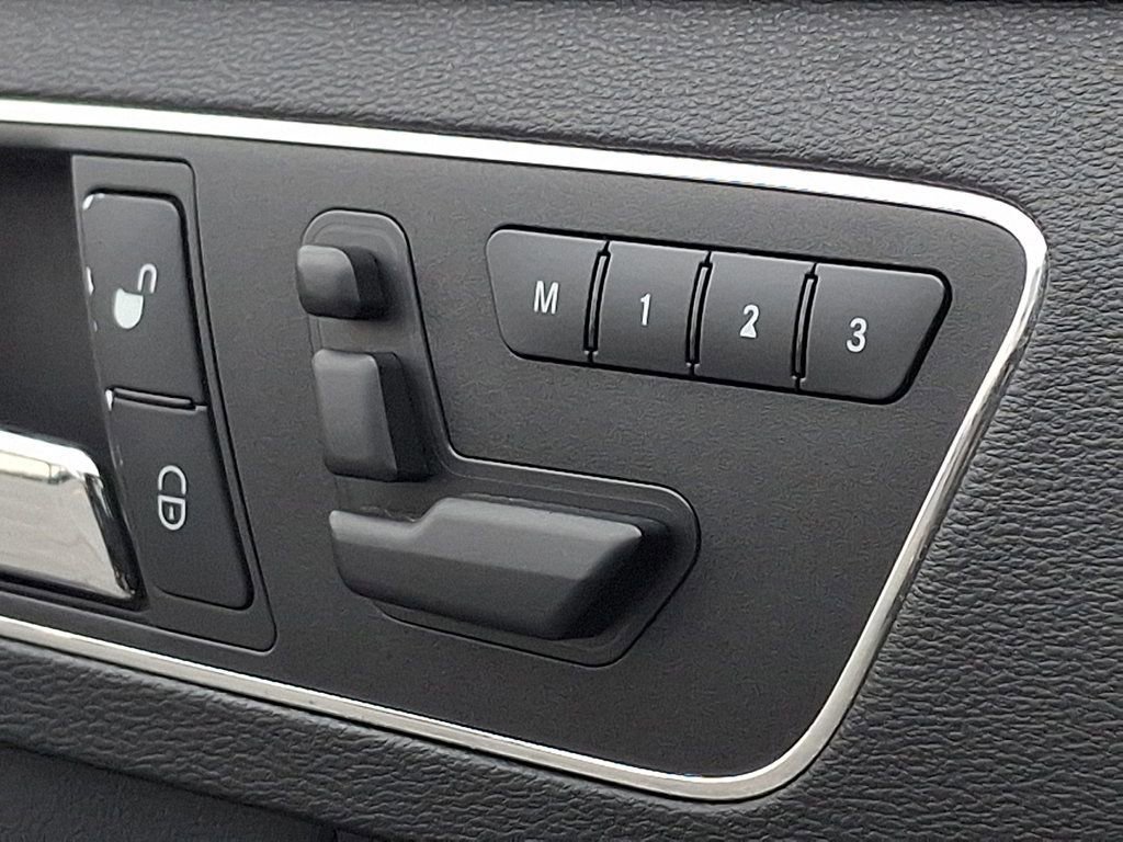 Used 2011 Mercedes-Benz E 350 4MATIC Sedan image 27