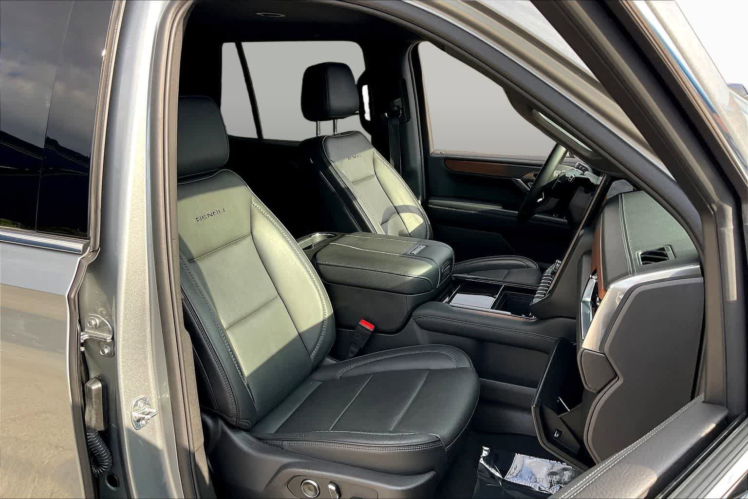 Certified 2025 GMC Yukon Denali AWD/4WD image 8