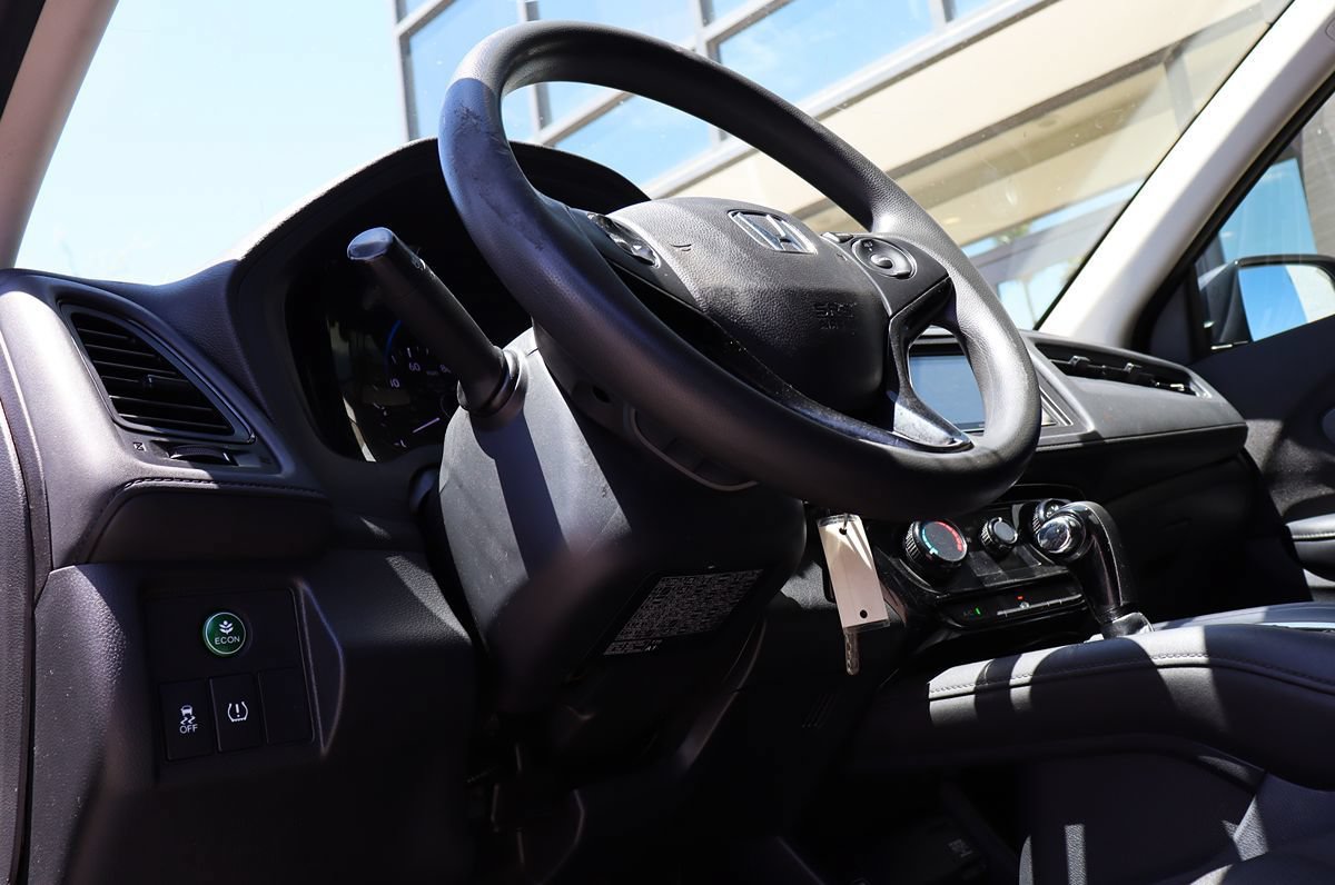 Used 2020 Honda HR-V LX image 40