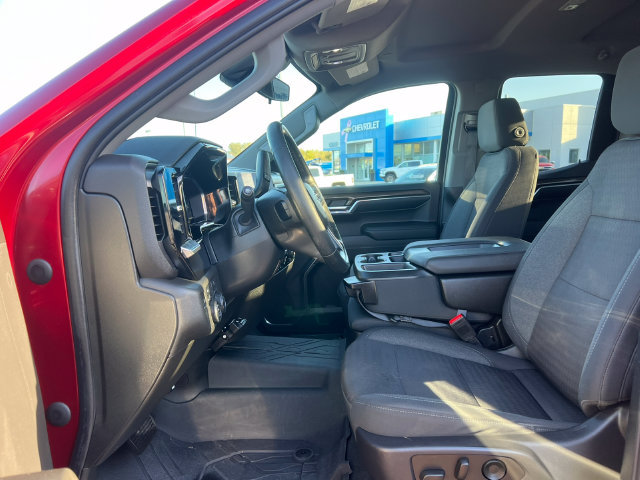 Used 2023 Chevrolet Silverado 1500 LT w/ Protection Package AWD/4WD image 4