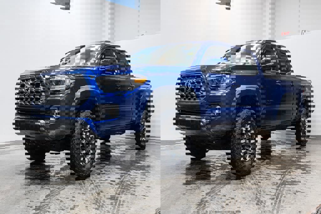 Certified 2023 Toyota Tacoma TRD Off-Road image 3