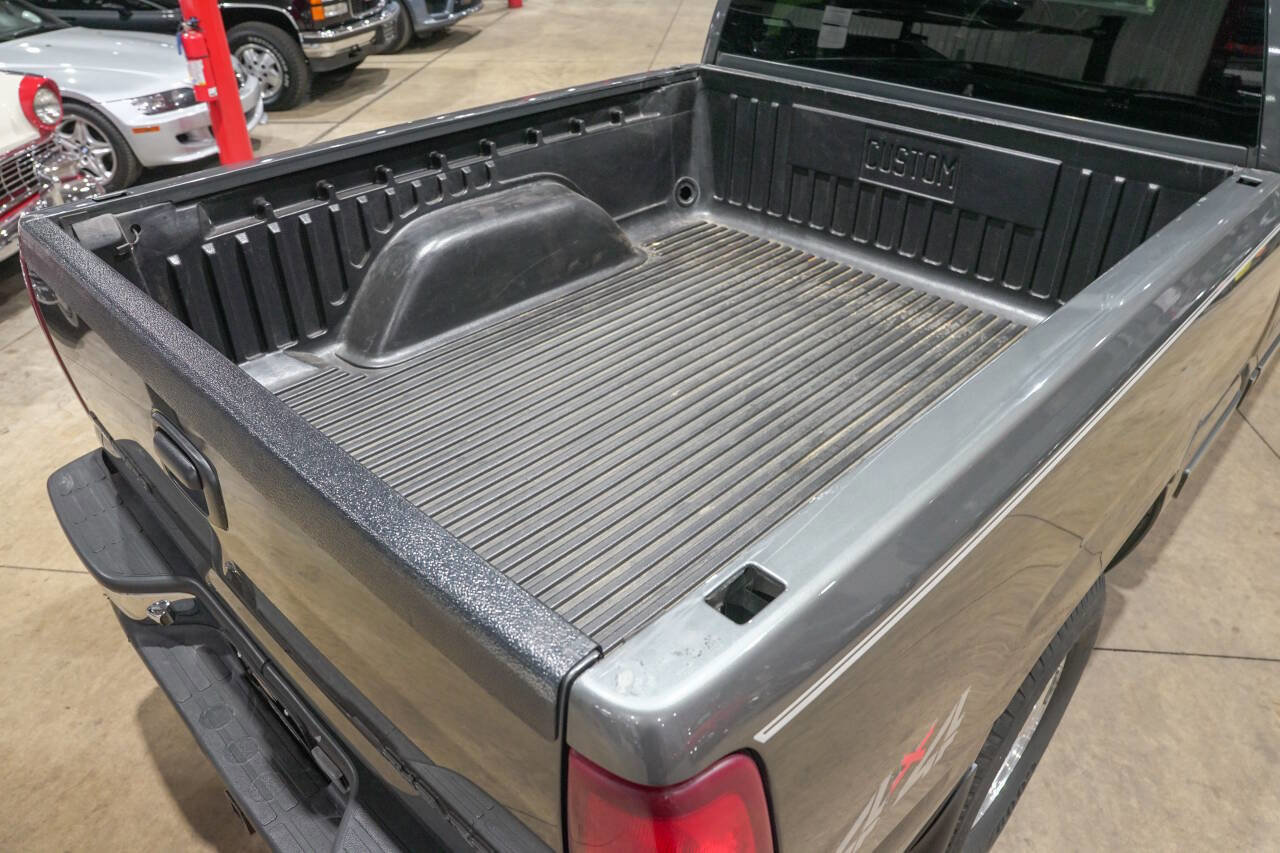Used 1999 Chevrolet Silverado 1500 LS w/ Firm Ride Suspension Pkg AWD/4WD image 20
