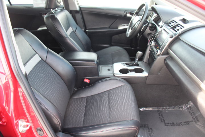 Used 2014 Toyota Camry SE image 19