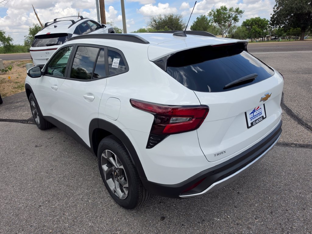 New 2026 Chevrolet Trax LT w/ Driver Confidence Package FWD image 3