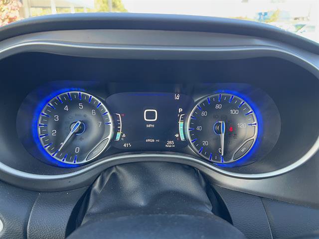 Used 2023 Chrysler Pacifica Touring-L FWD image 24