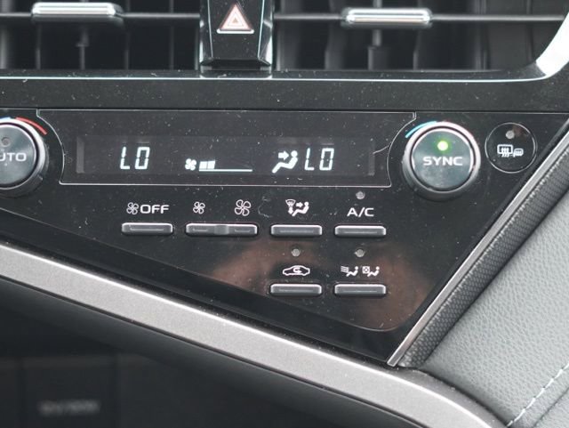 Used 2022 Toyota Camry XSE image 28