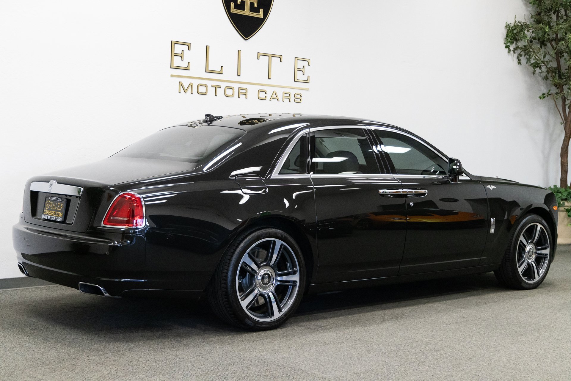 Used 2014 Rolls-Royce Ghost image 11