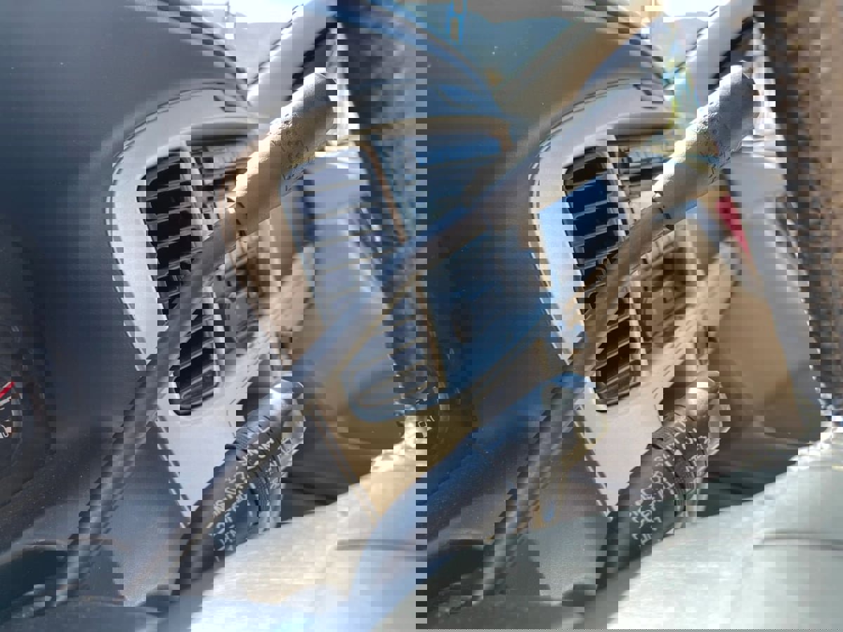 Used 2003 MAZDA Tribute ES image 30