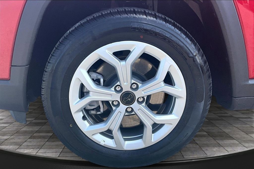 Used 2025 Jeep Compass Latitude image 35