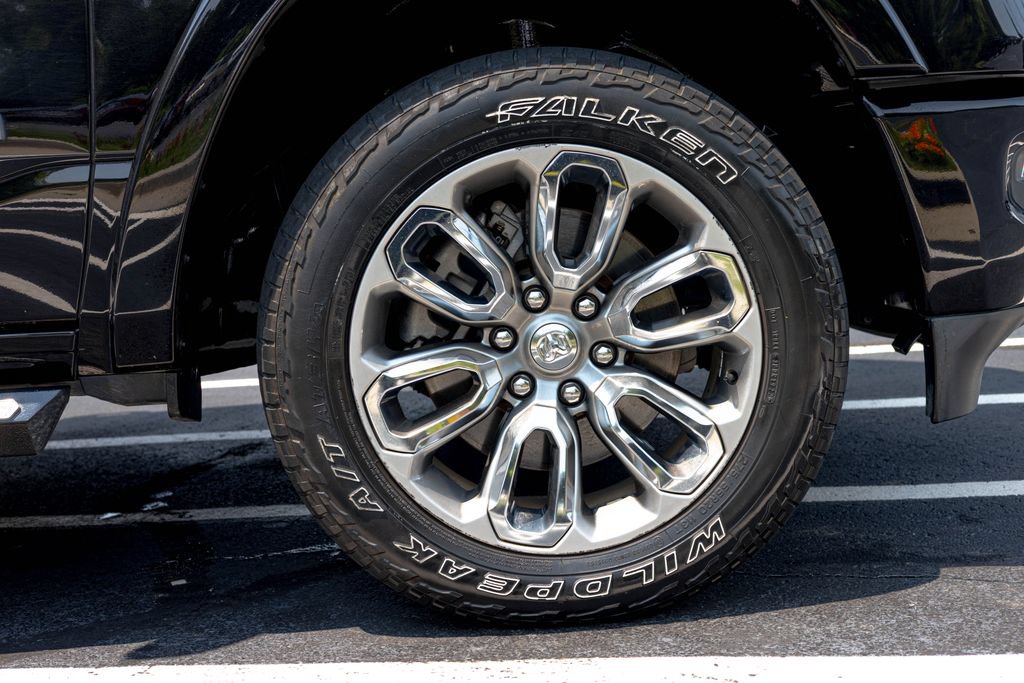 Used 2019 RAM 1500 Laramie AWD/4WD image 10