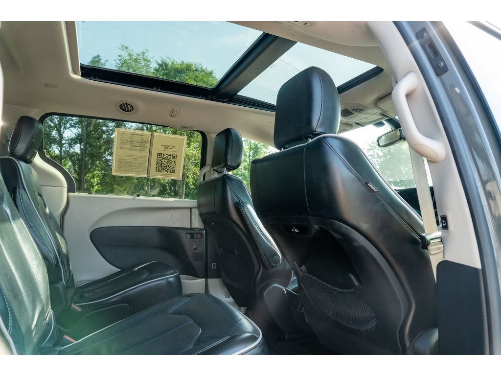 Used 2022 Chrysler Pacifica Limited FWD image 17