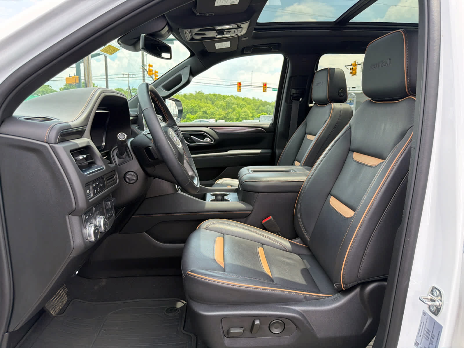 Used 2024 GMC Yukon XL AT4 w/ Max Trailering Package AWD/4WD image 4