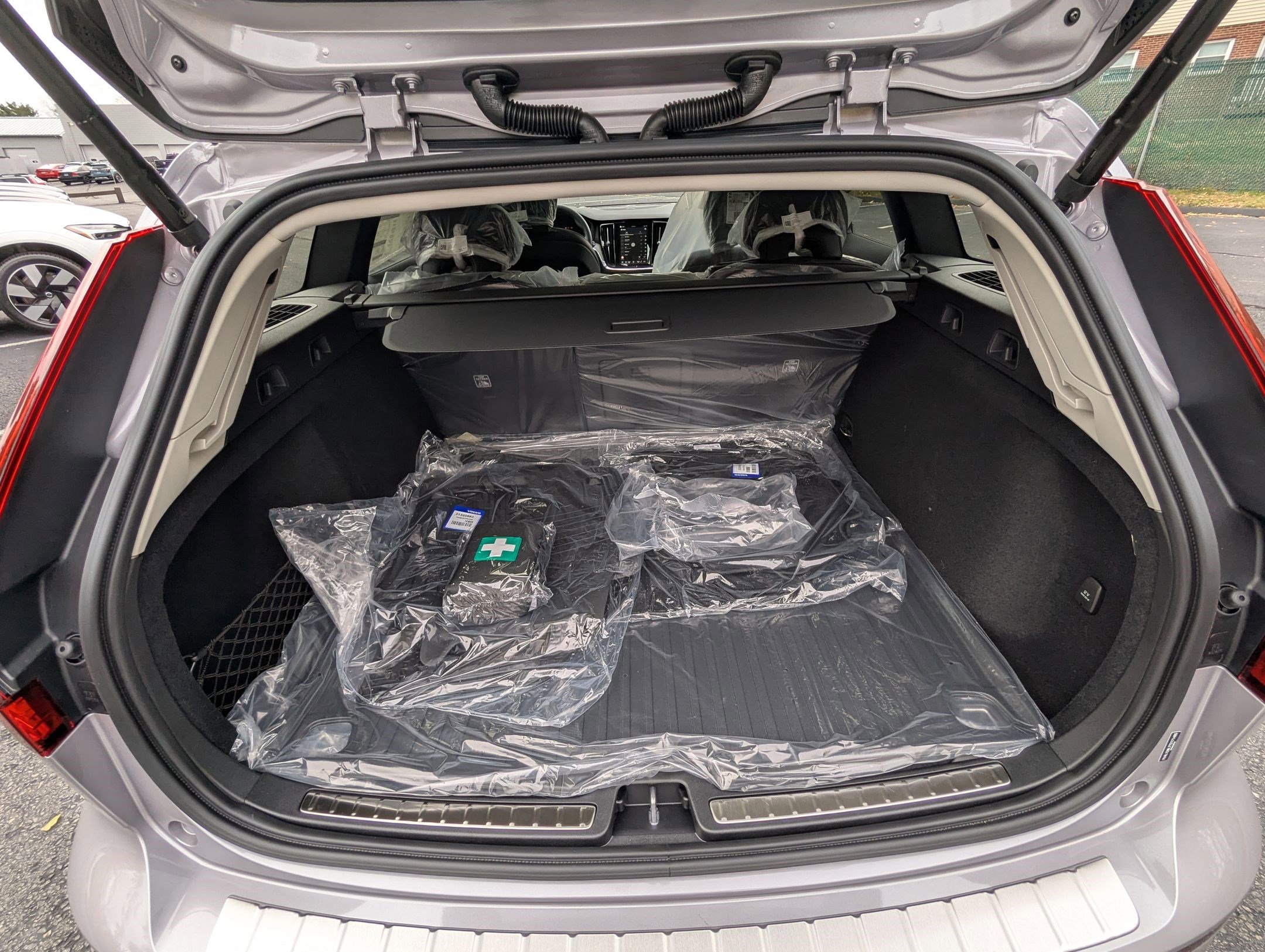 New 2026 Volvo V60 B5 Cross Country Ultra w/ Protection Package Premier image 20