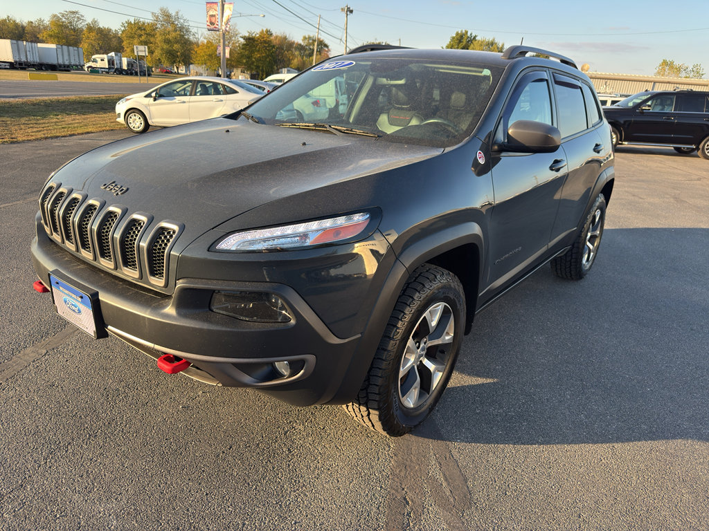 Used 2017 Jeep Cherokee Trailhawk image 4