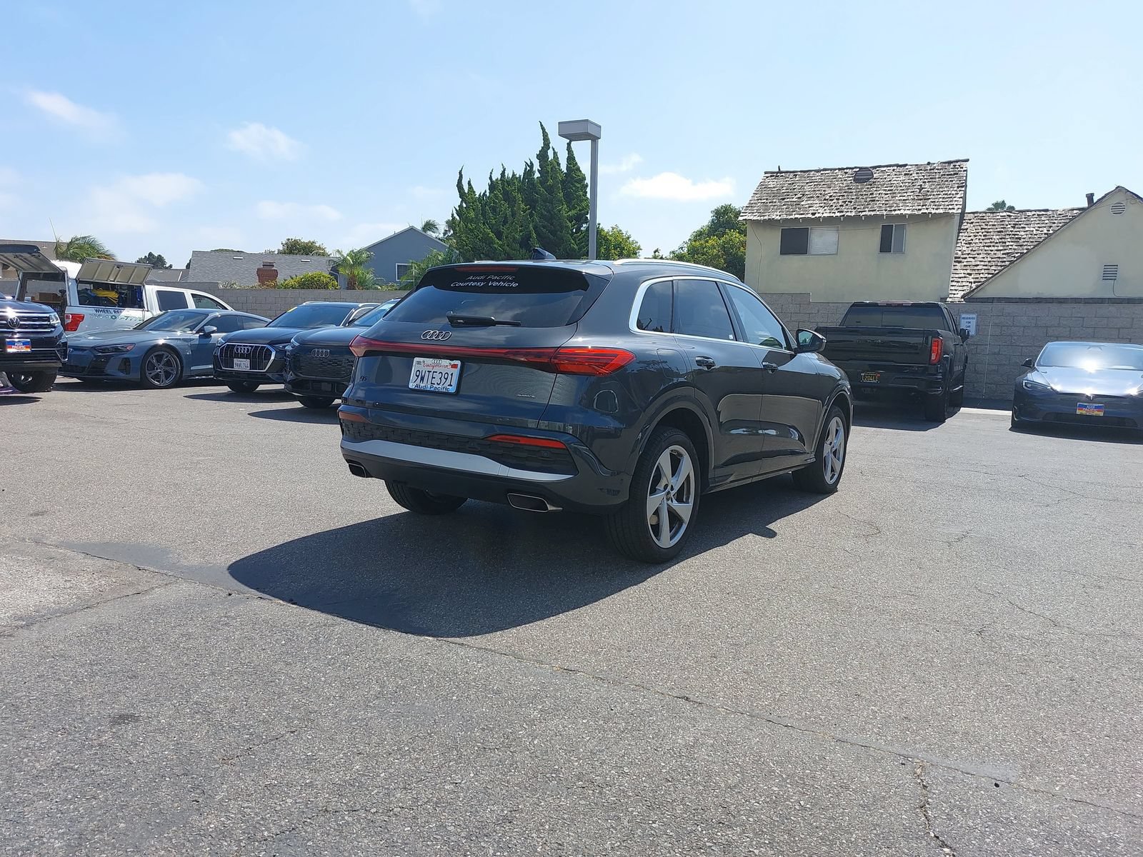 Used 2025 Audi Q5 Premium w/ Premium Plus AWD/4WD image 3