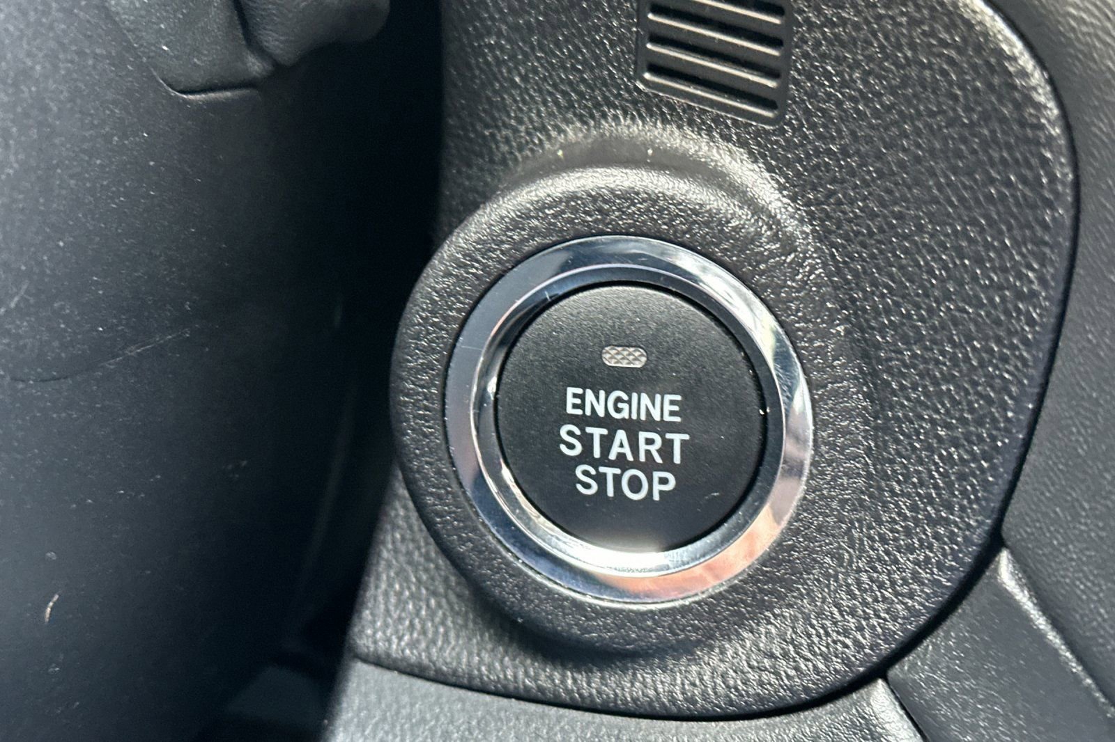 Used 2022 Subaru Outback Limited image 23