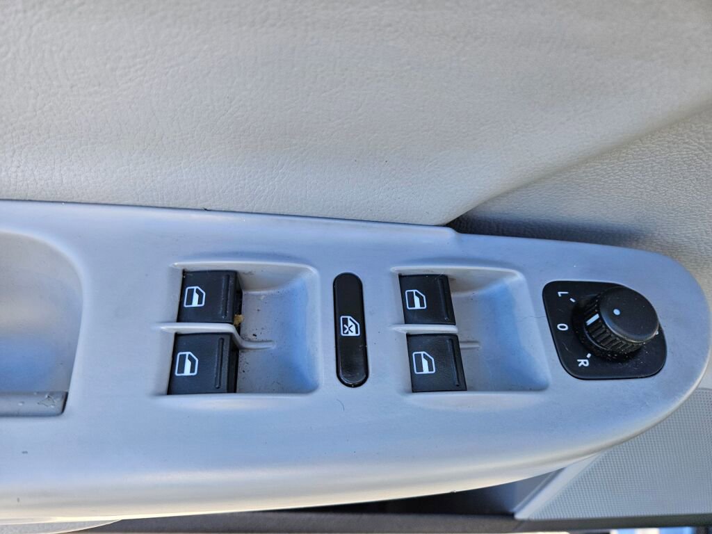 Used 2007 Volkswagen Passat 2.0T image 14