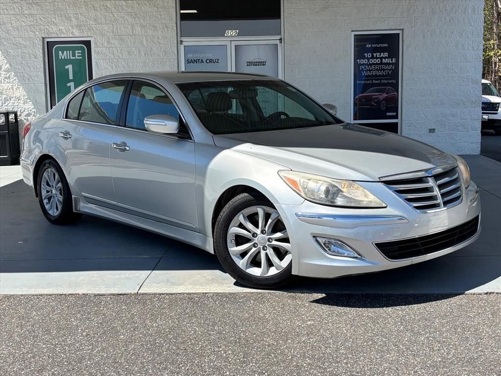Used 2013 Hyundai Genesis 3.8 image 1