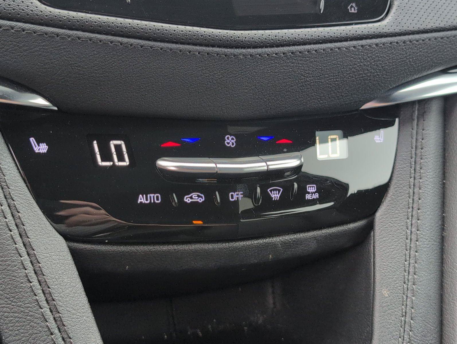 Certified 2024 Cadillac XT6 Luxury FWD image 25