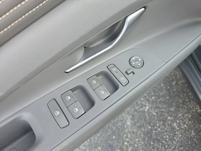Used 2025 Hyundai Elantra Sport FWD image 15