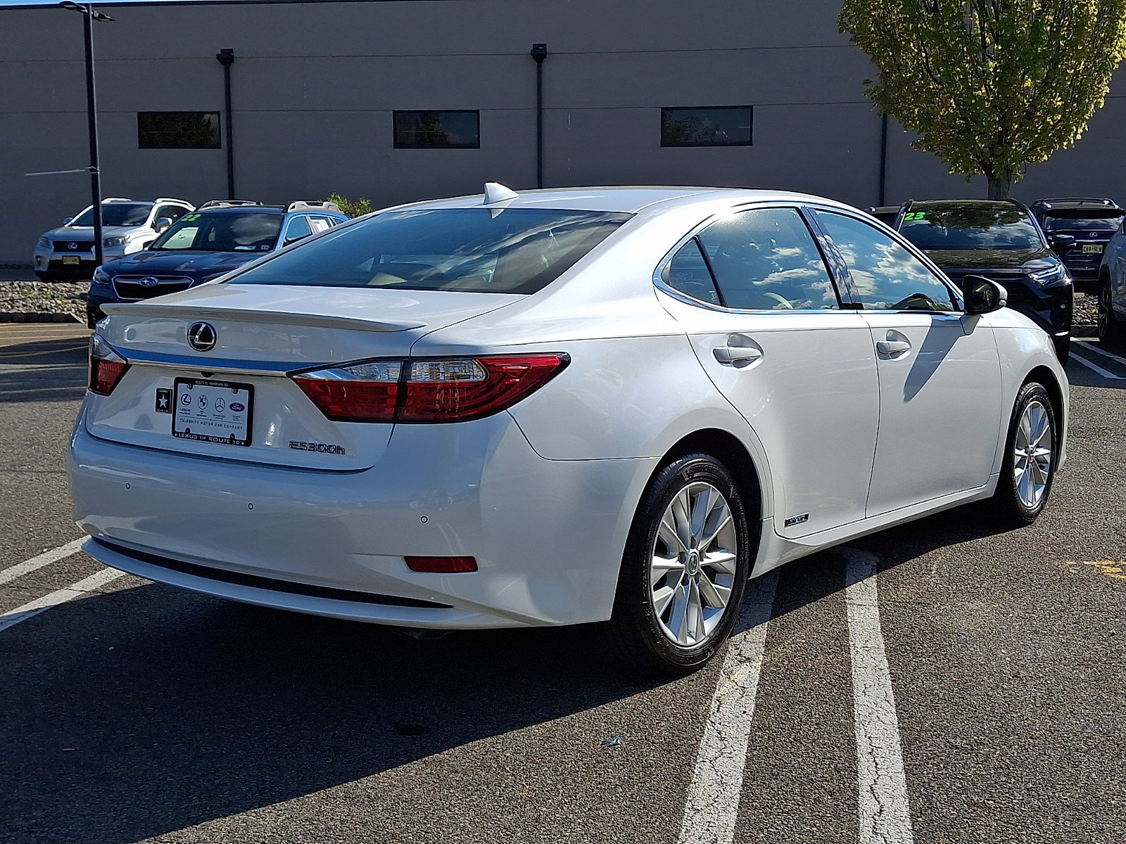 Used 2015 Lexus ES 300h w/ Navigation System Package FWD image 6