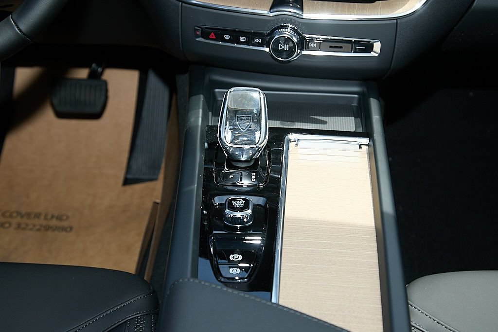 New 2026 Volvo XC60 T8 Plus w/ Protection Package Premier AWD/4WD image 27
