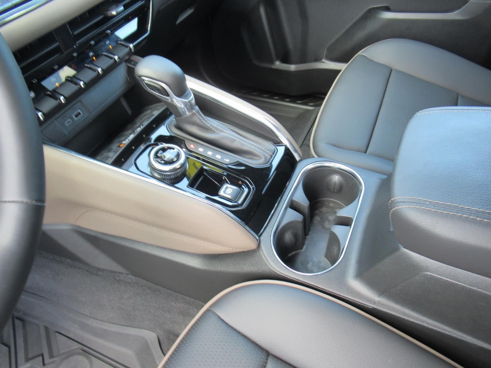 Used 2024 GMC Canyon Denali AWD/4WD image 22