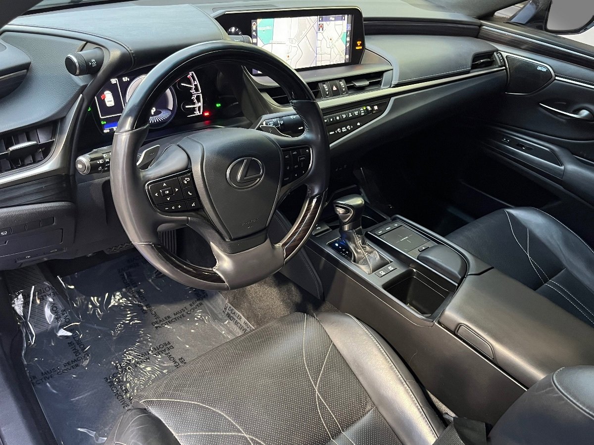 Used 2021 Lexus ES 300h w/ Accessory Package 2 image 15