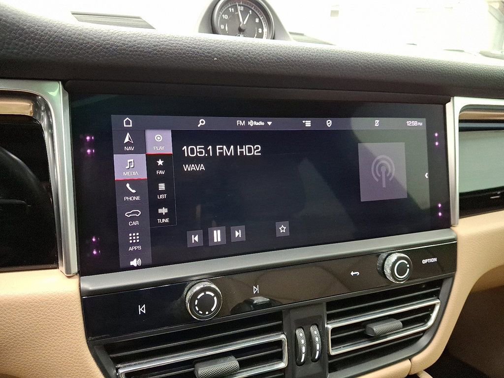 Used 2023 Porsche Macan image 16