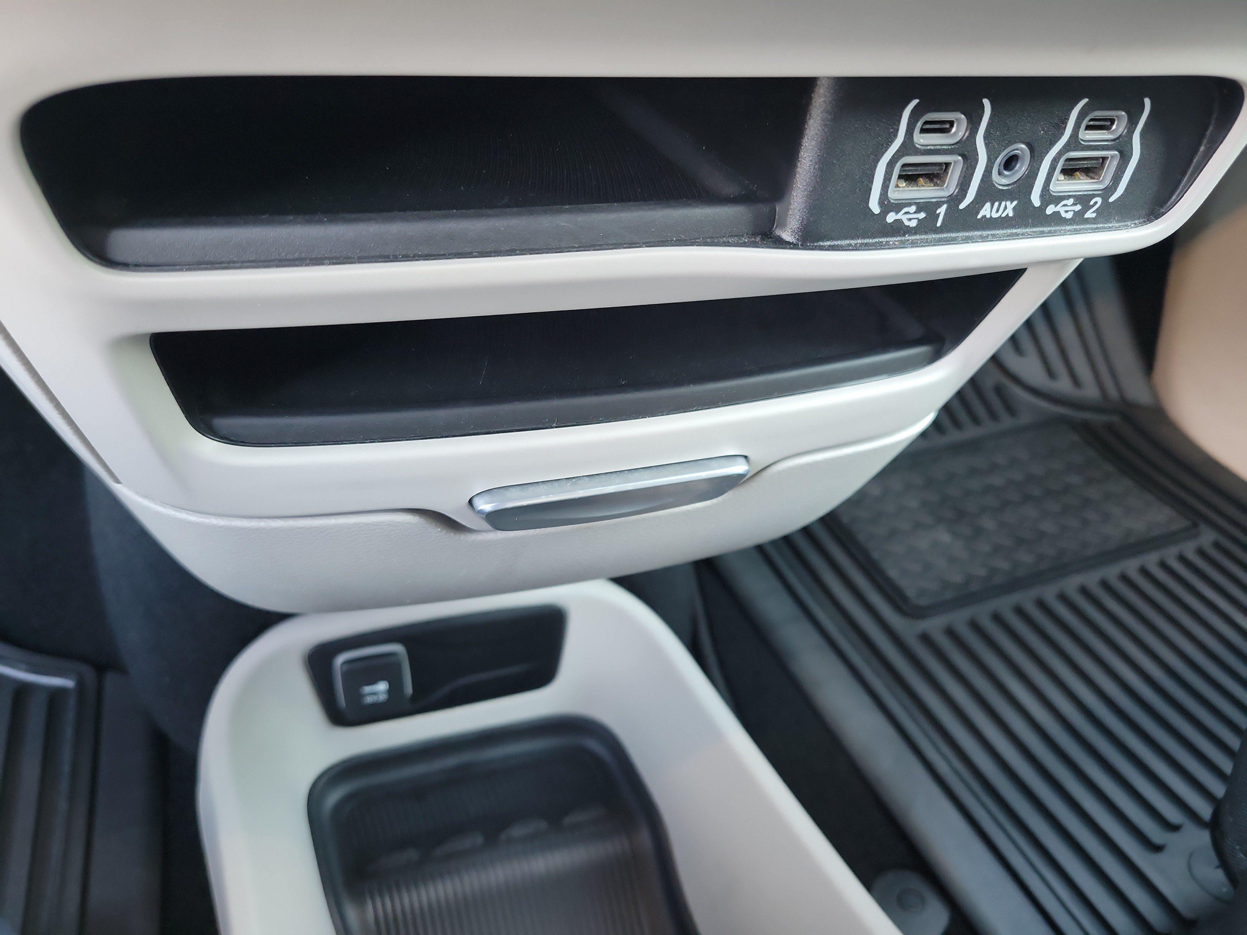Used 2024 Chrysler Pacifica Touring-L FWD image 28