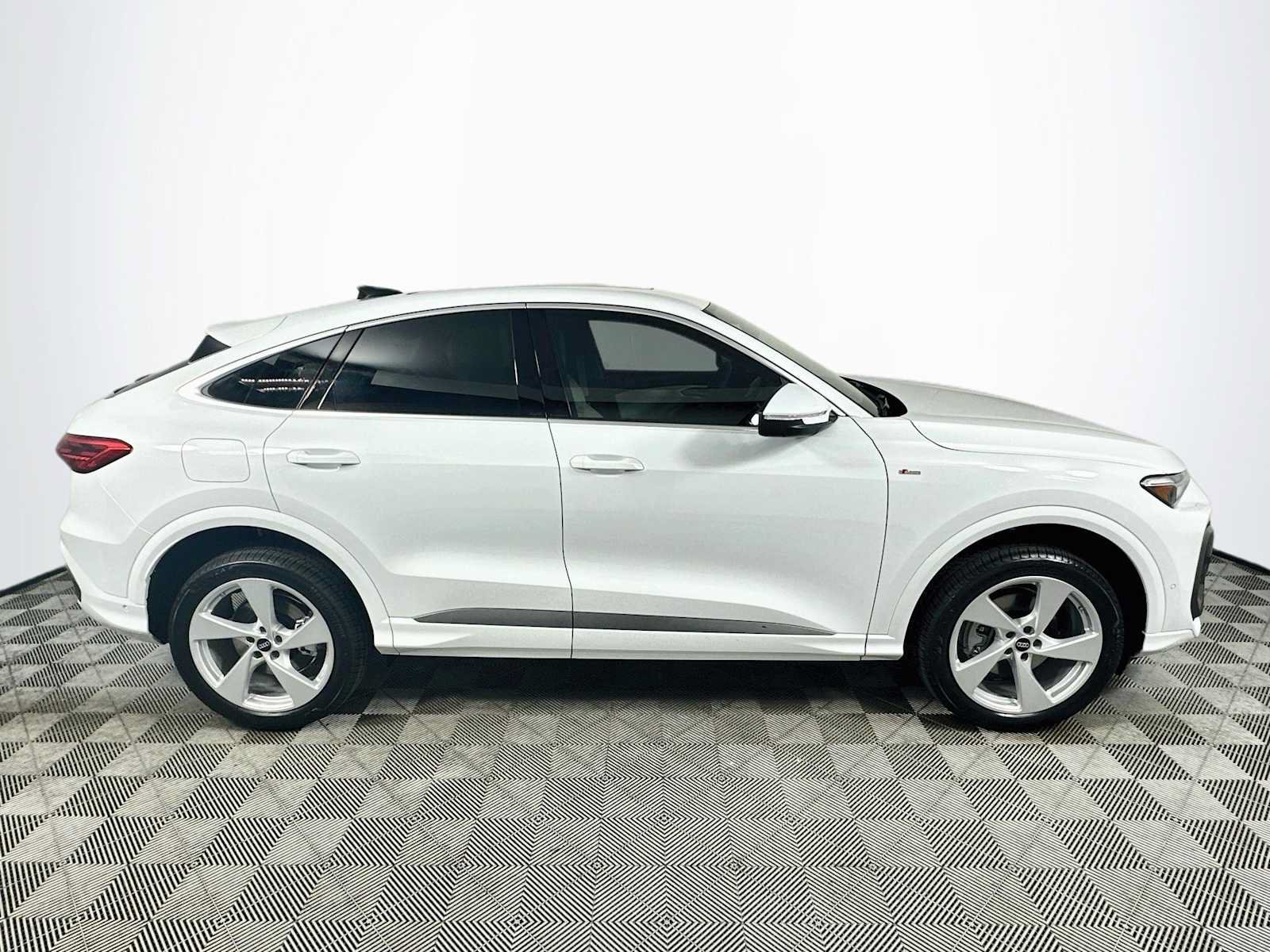 New 2026 Audi Q5 Premium Plus AWD/4WD image 8