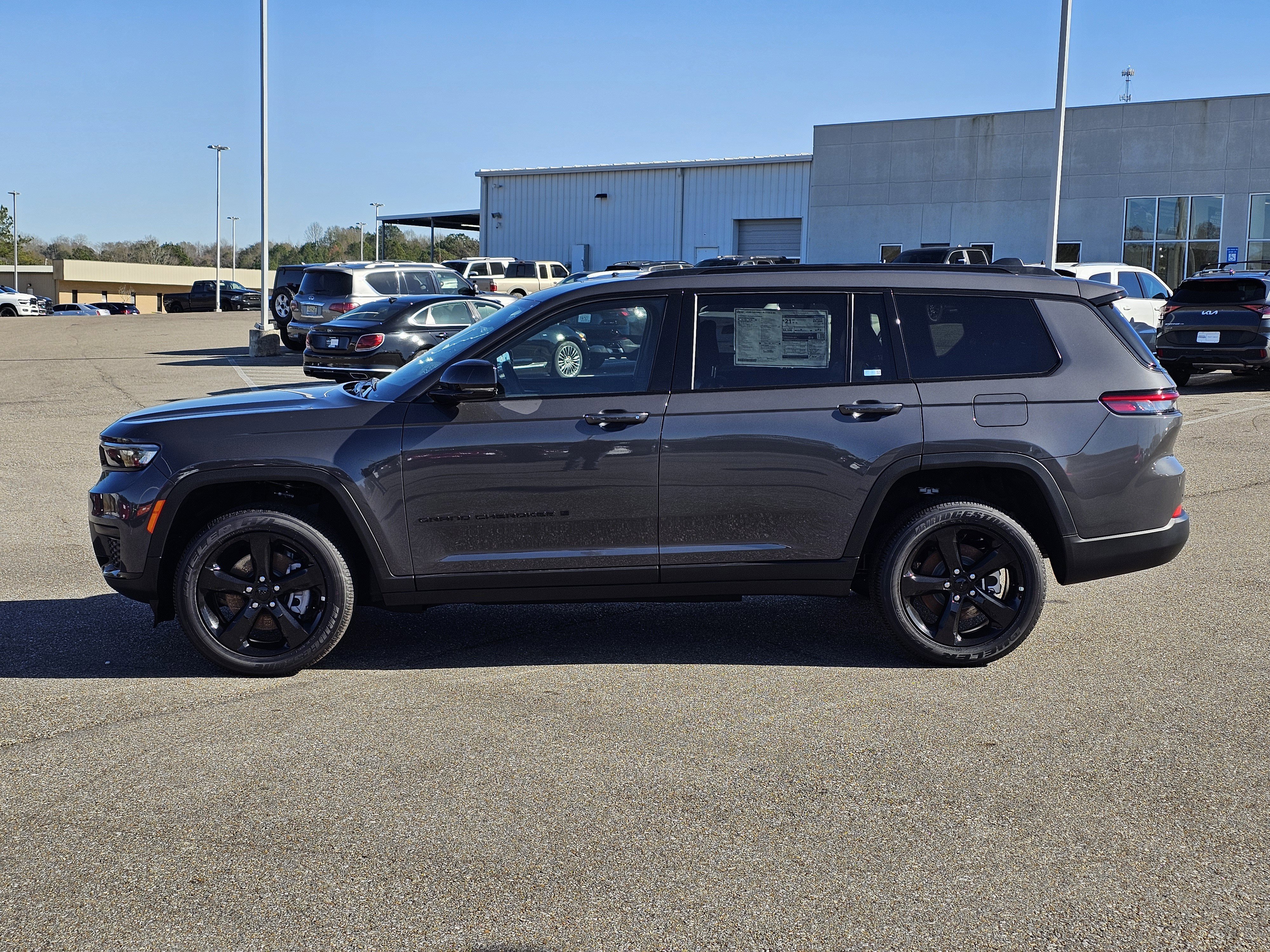 New 2025 Jeep Grand Cherokee L Altitude image 13