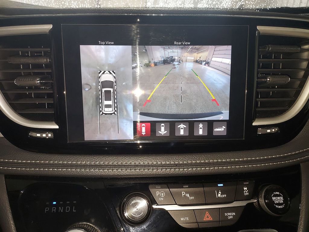 Used 2024 Chrysler Pacifica Select image 23