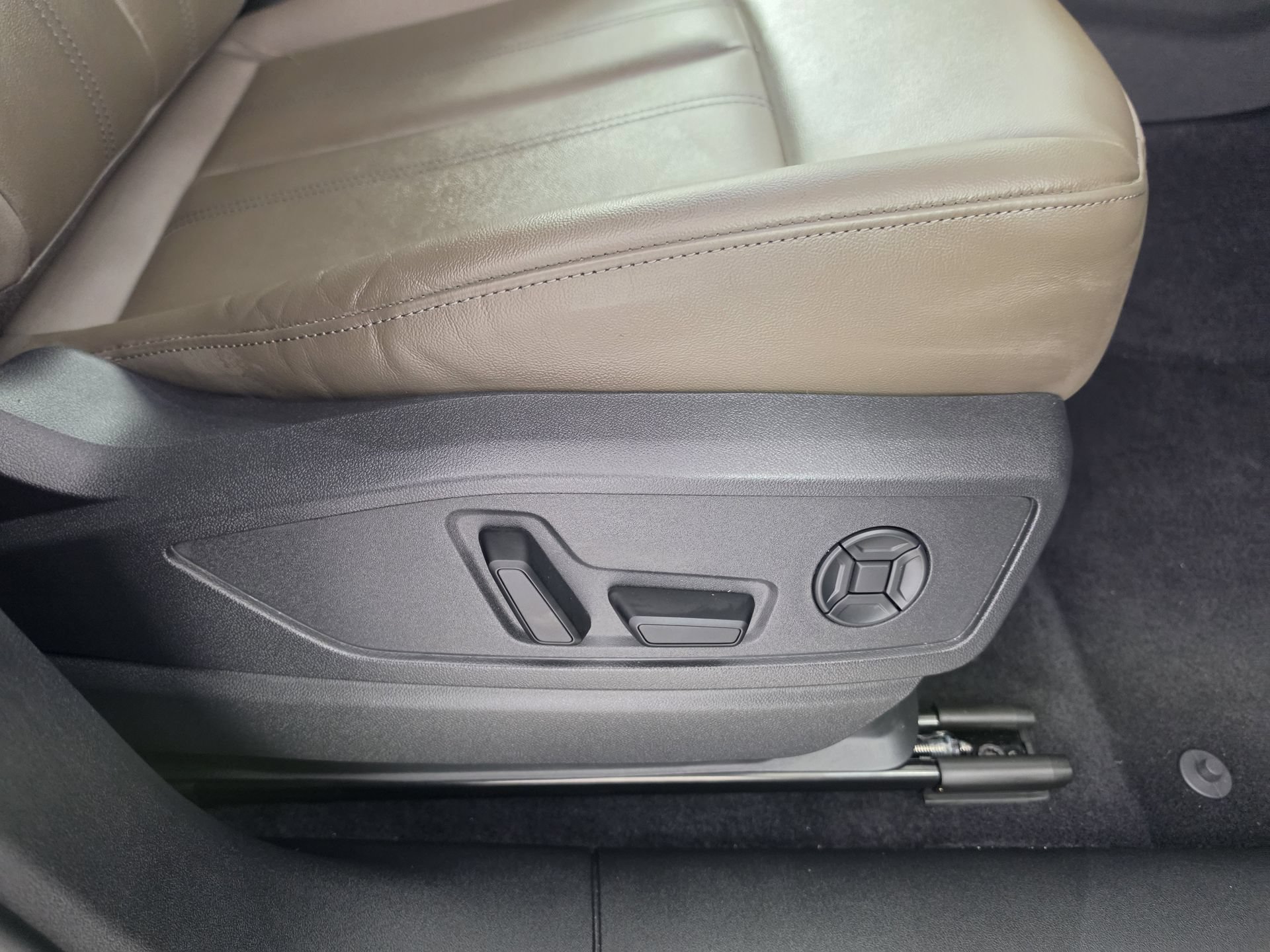 Used 2025 Audi Q5 Premium w/ Convenience Package AWD/4WD image 46