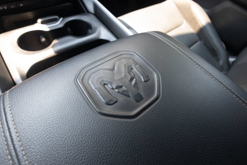 Used 2019 RAM 1500 Laramie AWD/4WD image 39