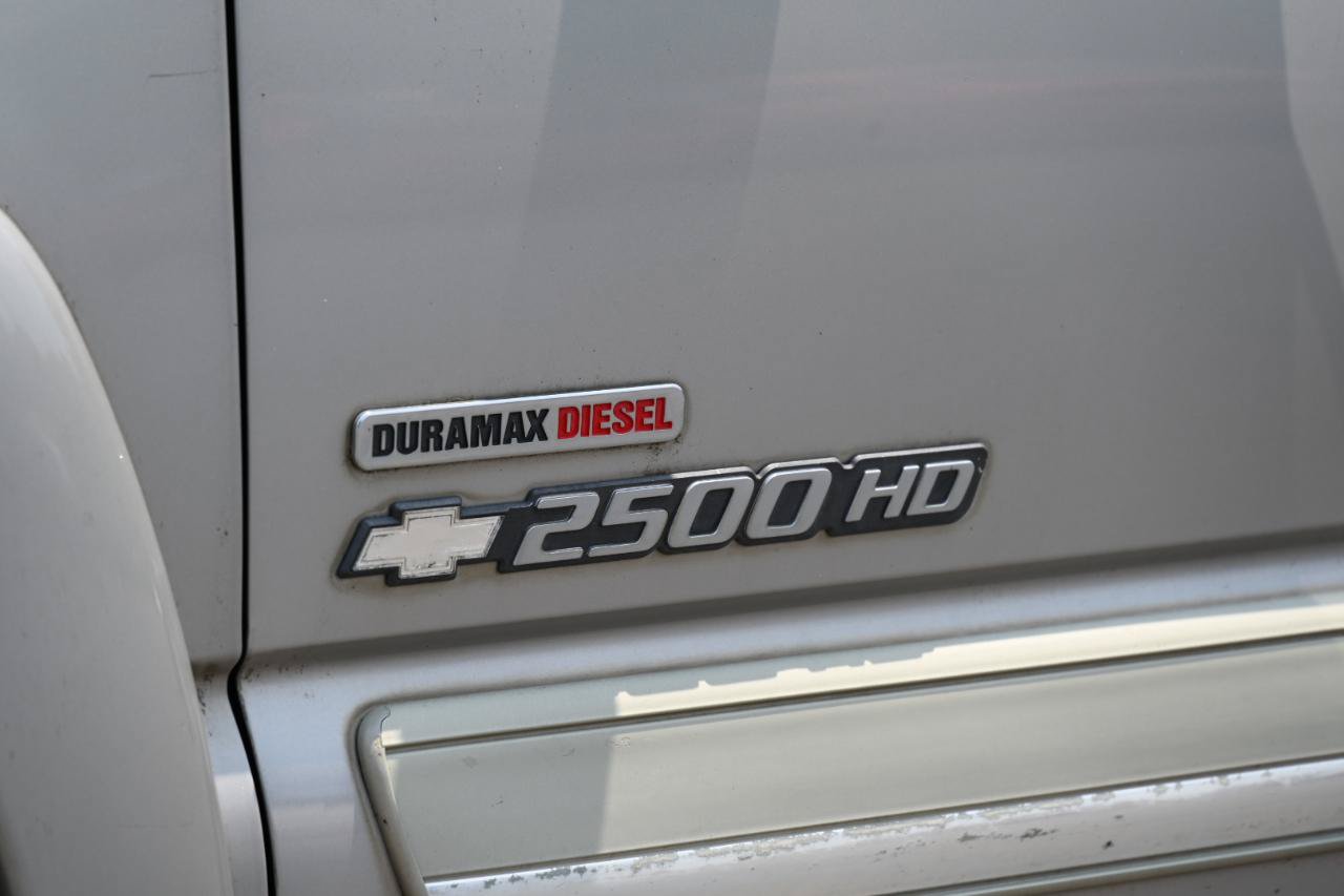 Used 2006 Chevrolet Silverado 2500 LT w/ Skid Plate Package AWD/4WD image 10