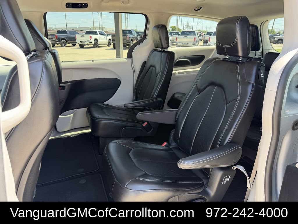 Used 2024 Chrysler Pacifica Touring-L FWD image 29