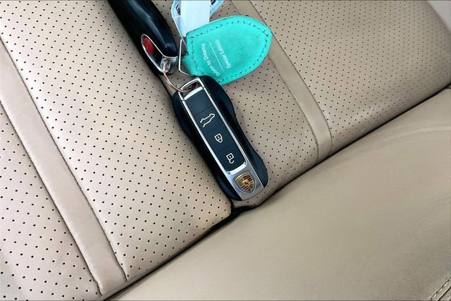 Used 2022 Porsche Cayenne AWD/4WD image 11