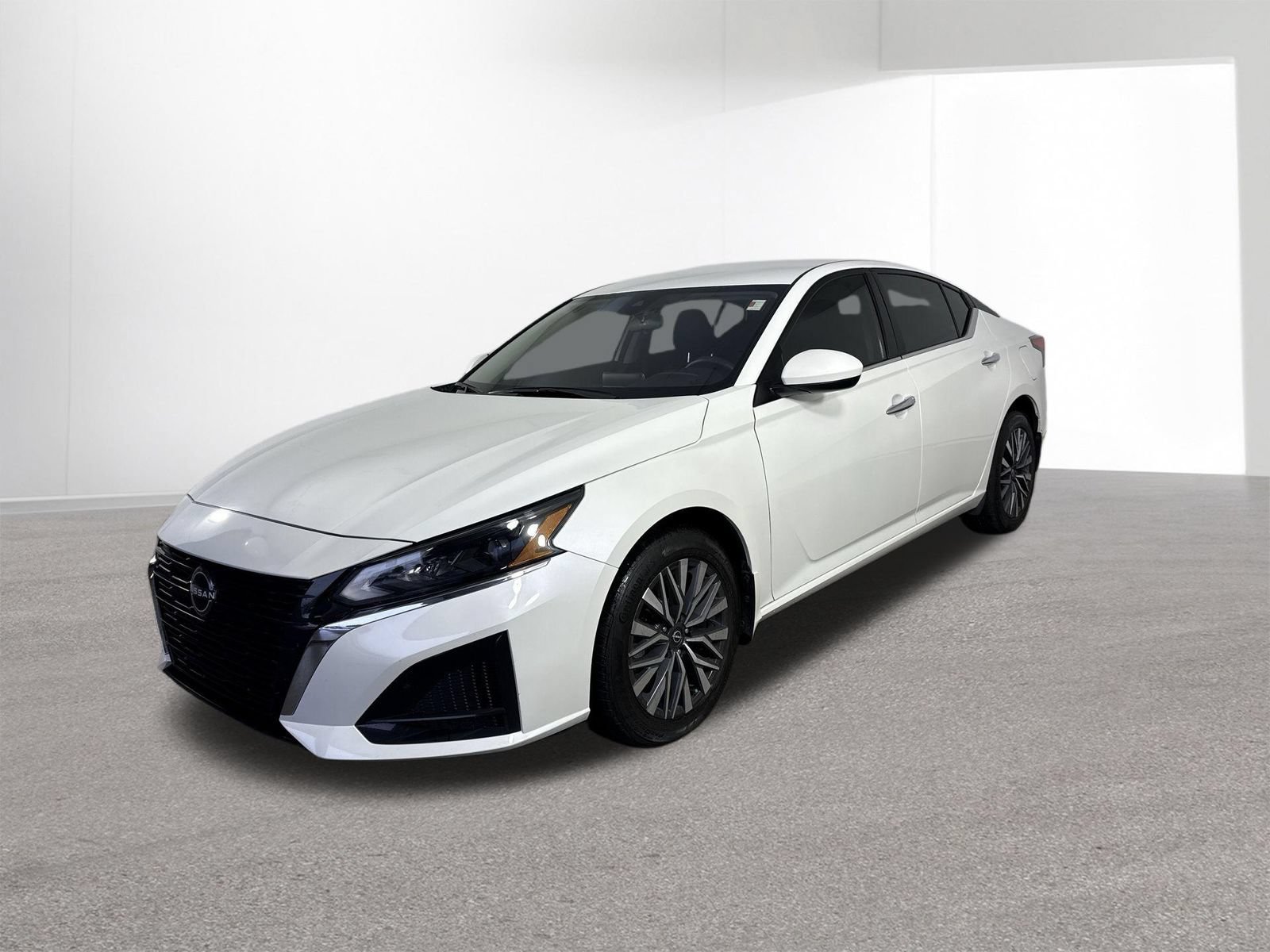 Used 2023 Nissan Altima 2.5 SV AWD/4WD image 2