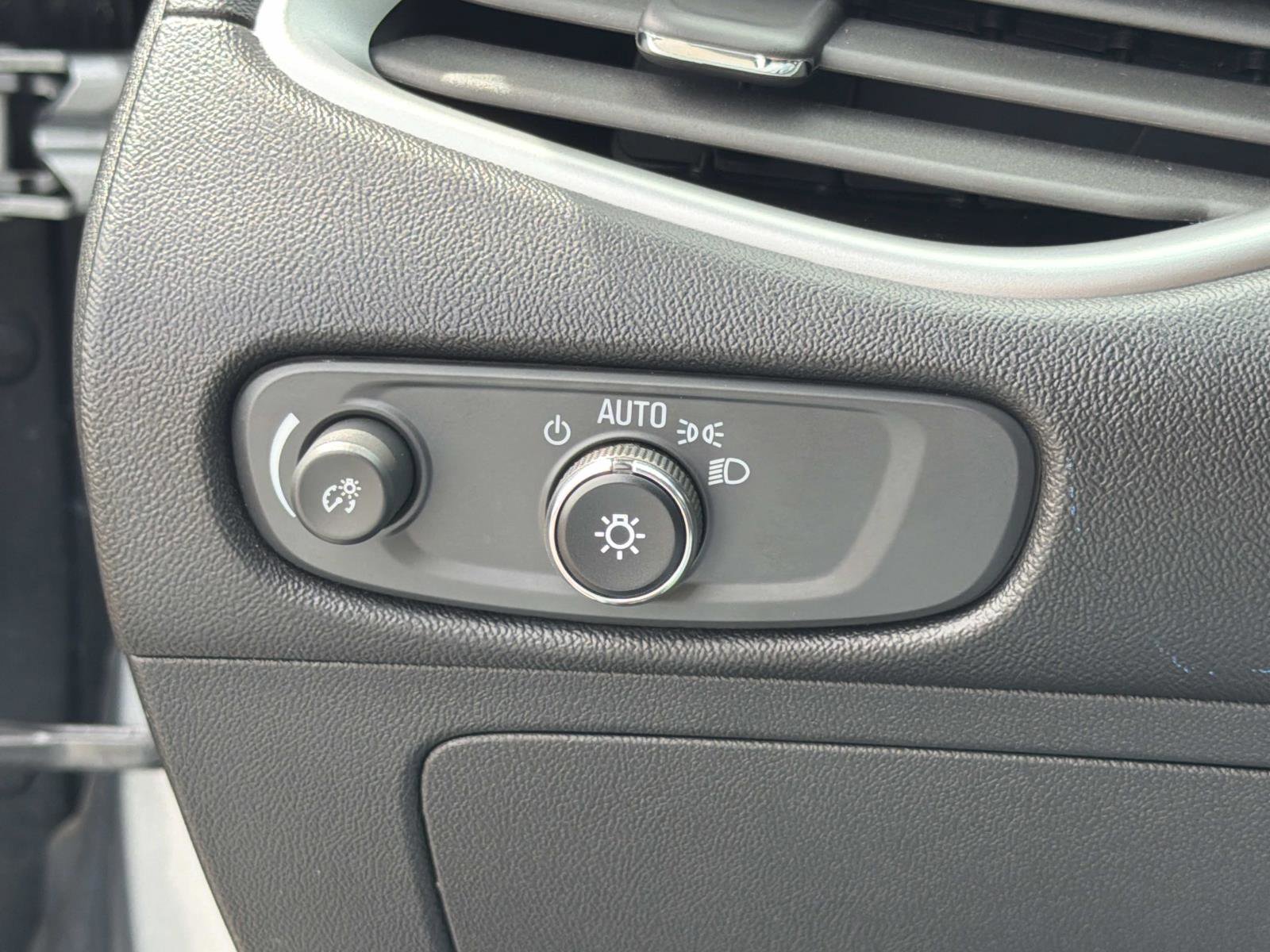 Used 2024 Chevrolet Malibu LT image 17