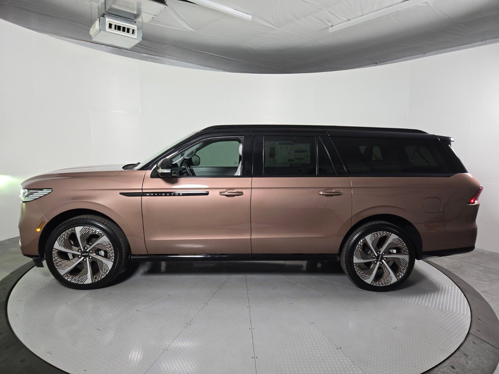 New 2026 Lincoln Navigator L Black Label w/ Black Label Special Edition image 8