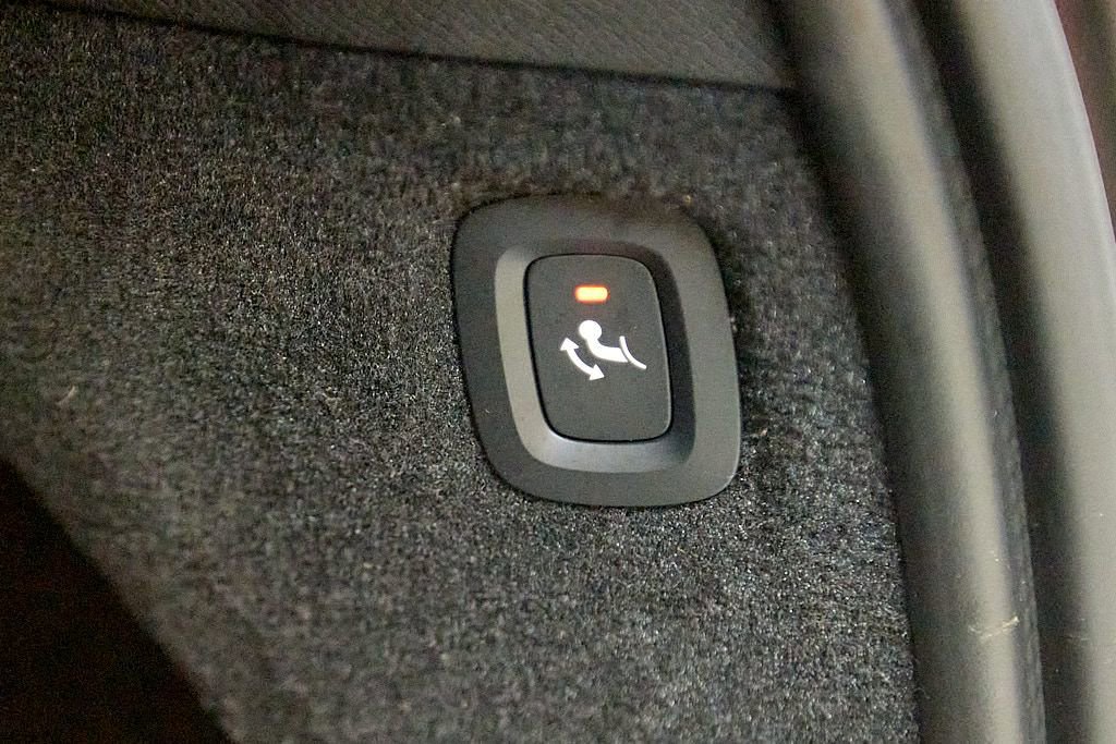 Certified 2023 Volvo XC90 B6 Plus w/ Protection Package image 12