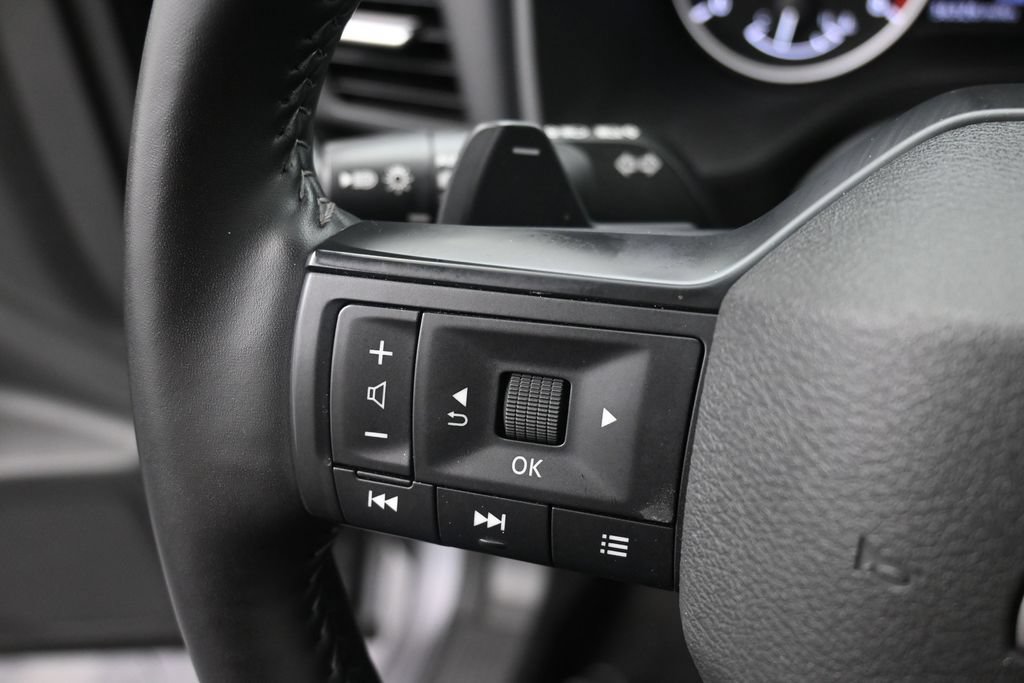 Used 2025 Nissan Rogue SV FWD image 17