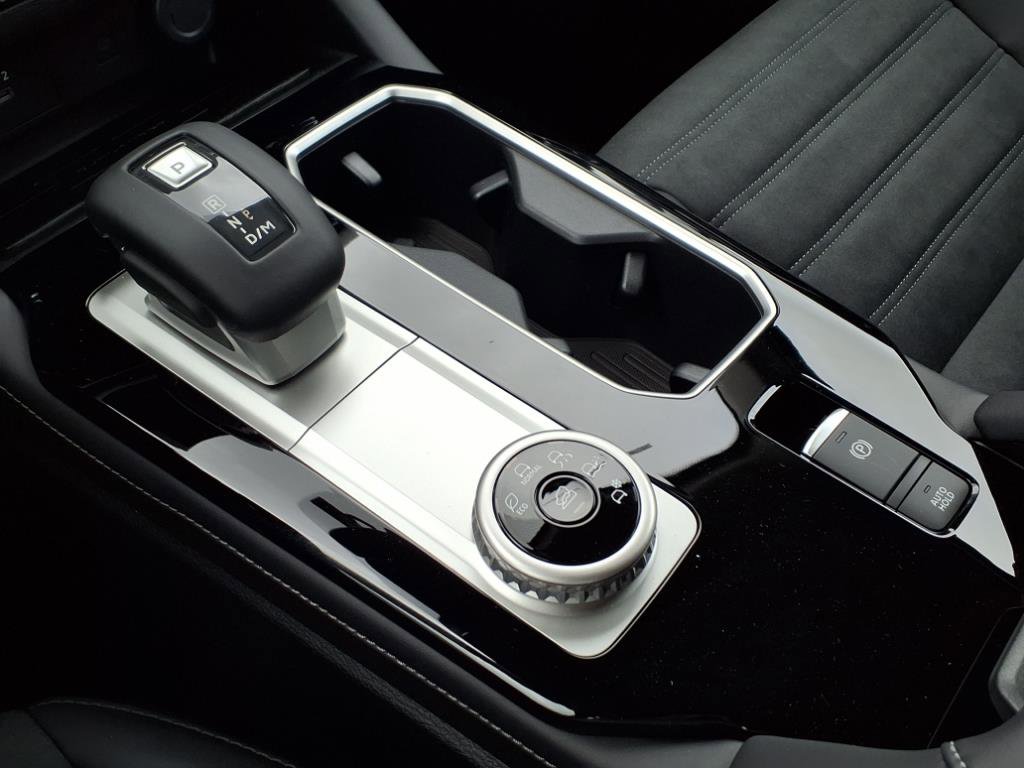 New 2025 Mitsubishi Outlander SE image 17